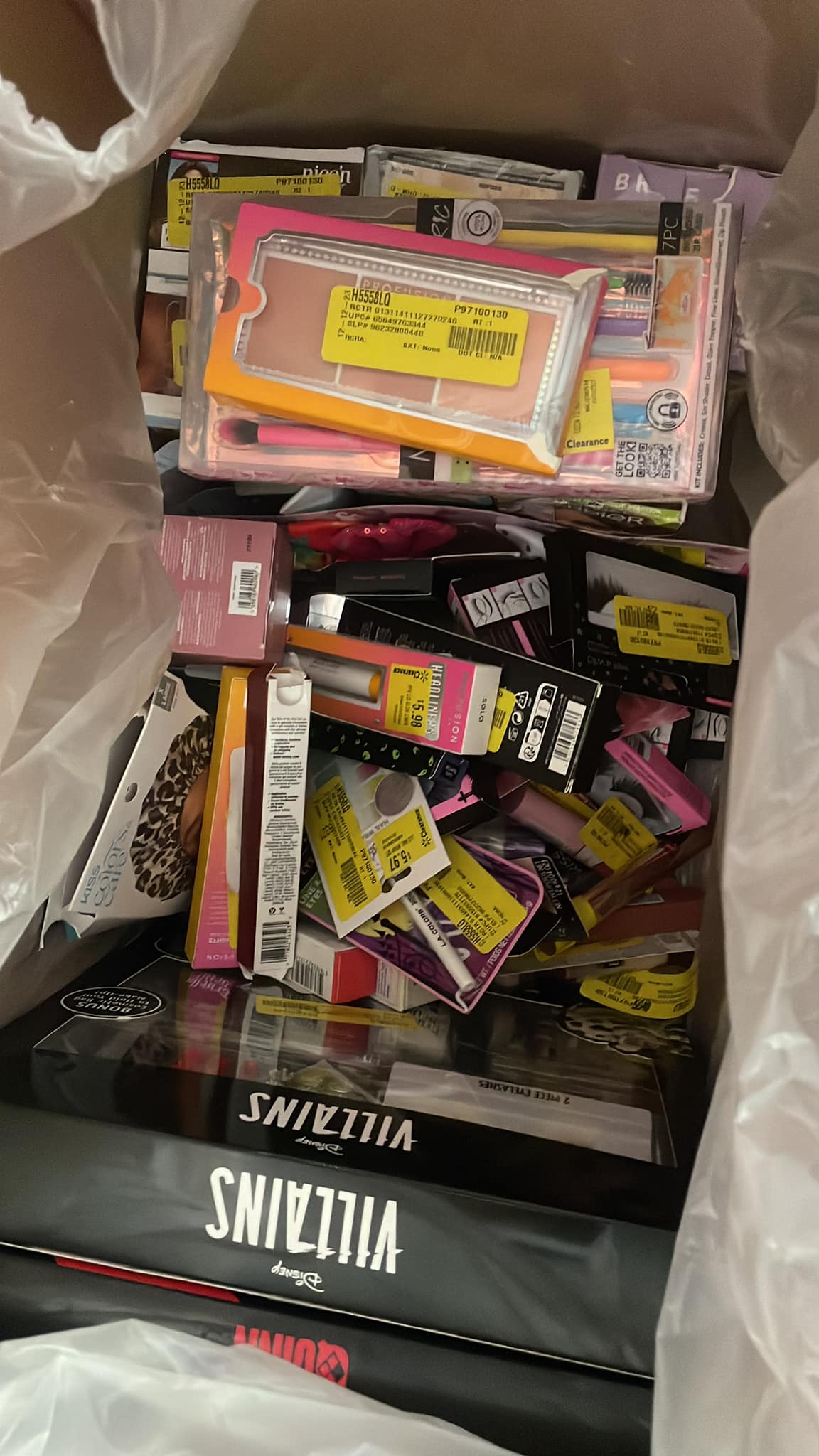 Mixed Makeup Pallet for Women - Image 10