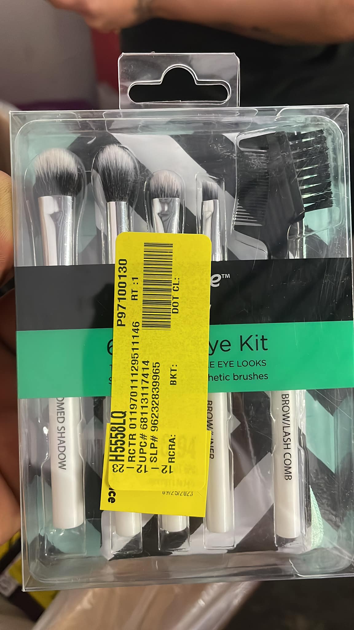 Mixed Makeup Pallet for Women - Image 11